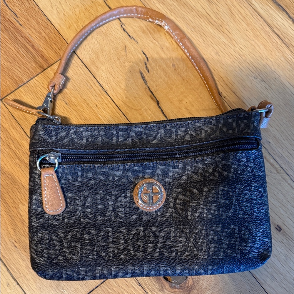 Giani Bernini Block Signature Wristlet great condition